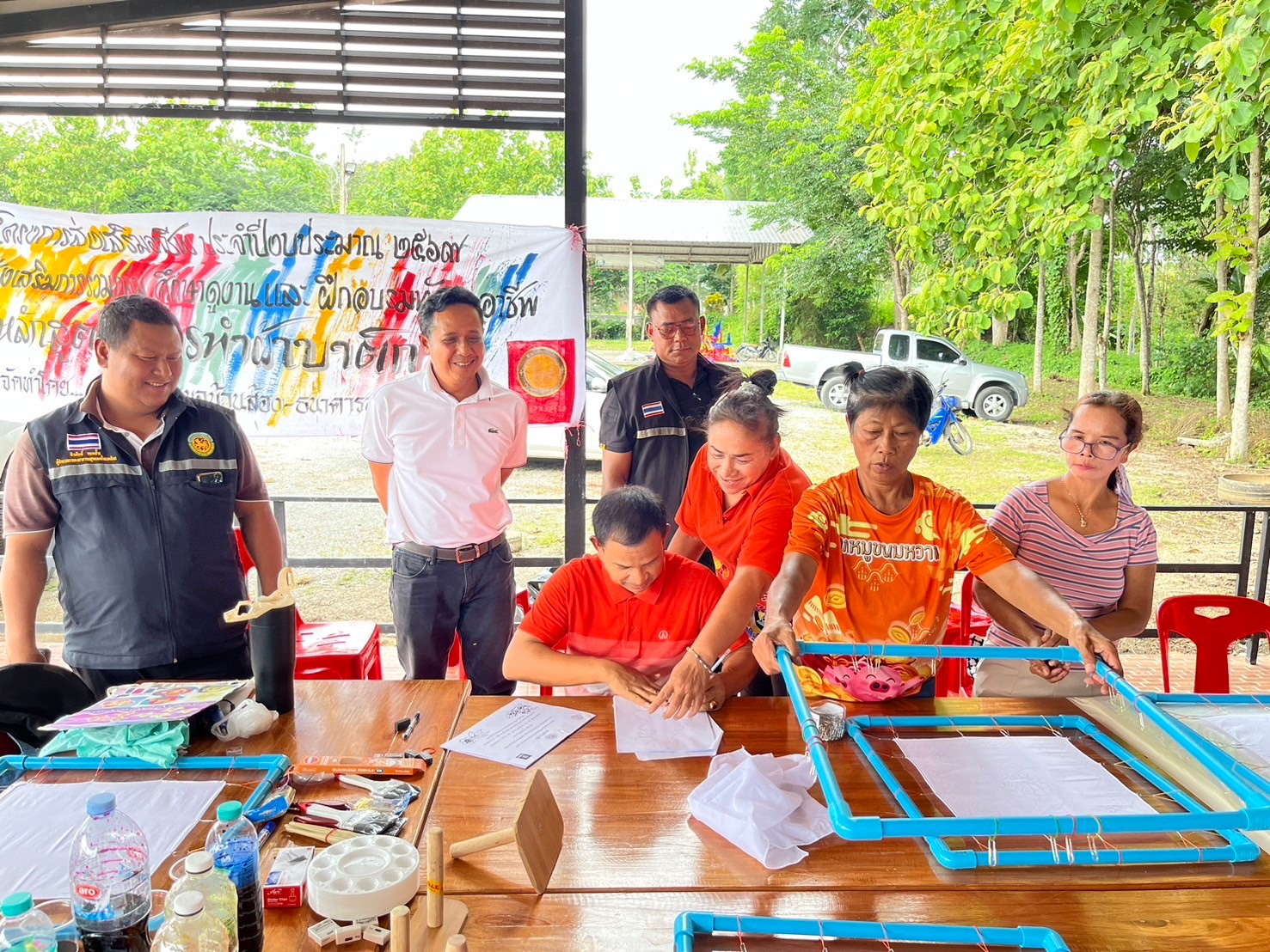 โครงการส่งเสริมอาชีพ ประจำปีงบประมาณ 2567 กิจกรรมส่งเสริมการรวมกลุ่ม ศึกษาดูงาน และฝึกอบรมทักษะอาชีพ หลักสูตรการทำผ้าบาติก (วันแรก)