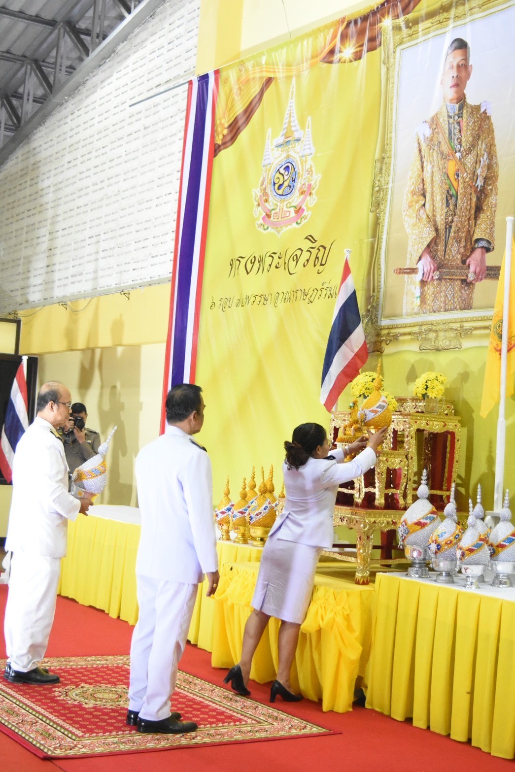 " พิธีถวายเครื่องราชสักการะและวางพานพุ่มและพิธีจุดเทียนถวายพระพรชัยมงคล เฉลิมพระเกียรติพระบาทสมเด็จพระเจ้าอยู่หัวฯ เนื่องในโอกาสพระราชพิธีมหามงคลเฉลิมพระชนมพรรษา  6 รอบ  28 กรกฎาคม 2567 "